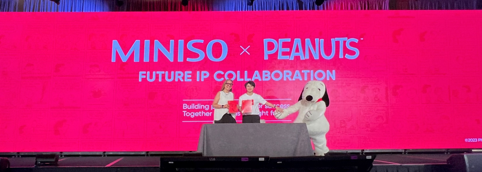 首度攜手Peanuts，
名創優品史努比聯名新品系列即將來襲！