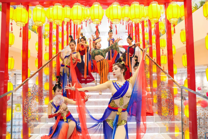 名創優品西安城市形象店開業，
釋放中國品牌力量